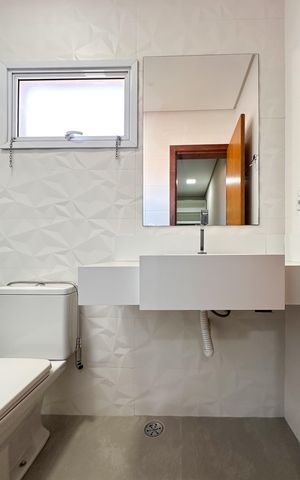 Casa à venda com 270m², 3 quartos e 4 vagasBanheiro da Suíte 1
