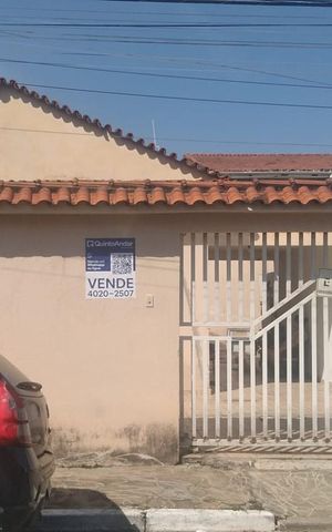 Casa à venda com 175m², 3 quartos e 3 vagas Casa à venda com 175m², 3 quartos e 3 vagasFachada