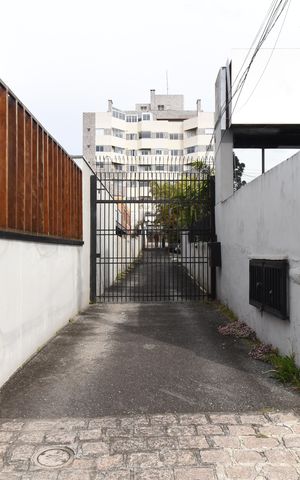 Casa para alugar com 282m², 3 quartos e 5 vagasFachada