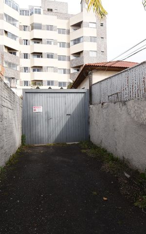 Casa para alugar com 282m², 3 quartos e 5 vagasFachada