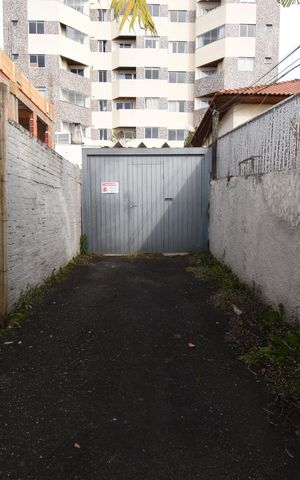 Casa para alugar com 282m², 3 quartos e 5 vagasFachada
