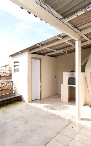Casa para alugar com 282m², 3 quartos e 5 vagasÁrea com Churrasqueira