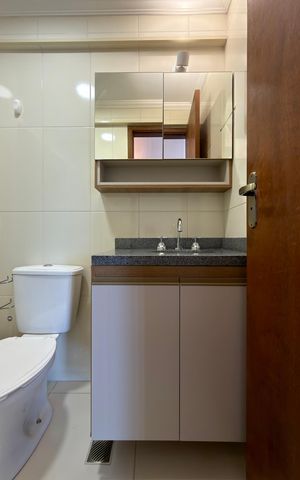 Apartamento para alugar com 60m², 2 quartos e 2 vagas Apartamento para alugar com 60m², 2 quartos e 2 vagasBanheiro social