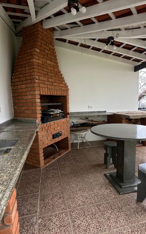 Casa de condomínio para alugar com 342m², 4 quartos e 4 vagas Casa de condomínio para alugar com 342m², 4 quartos e 4 vagasChurrasqueira