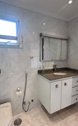 Casa de condomínio para alugar com 342m², 4 quartos e 4 vagas Casa de condomínio para alugar com 342m², 4 quartos e 4 vagasBanheiro da Suíte 4