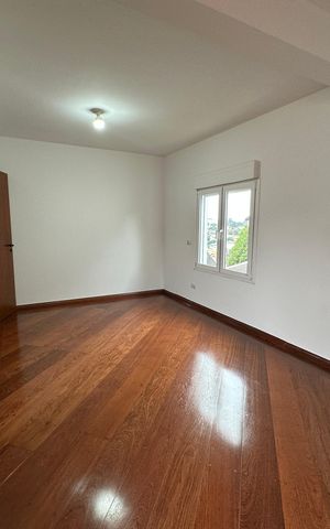 Casa de condomínio para alugar com 342m², 4 quartos e 4 vagas Casa de condomínio para alugar com 342m², 4 quartos e 4 vagasSuíte 3