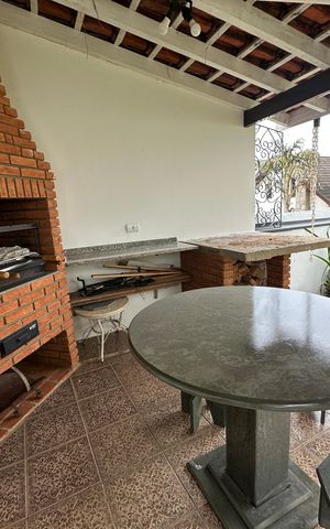Casa de condomínio para alugar com 342m², 4 quartos e 4 vagas Casa de condomínio para alugar com 342m², 4 quartos e 4 vagasChurrasqueira
