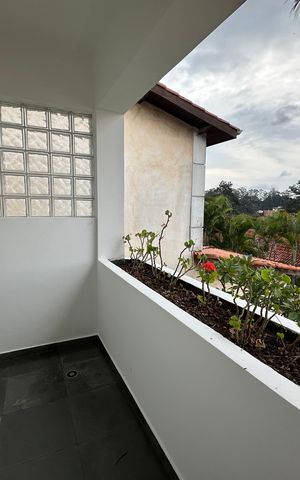 Casa de condomínio para alugar com 342m², 4 quartos e 4 vagas Casa de condomínio para alugar com 342m², 4 quartos e 4 vagasVaranda