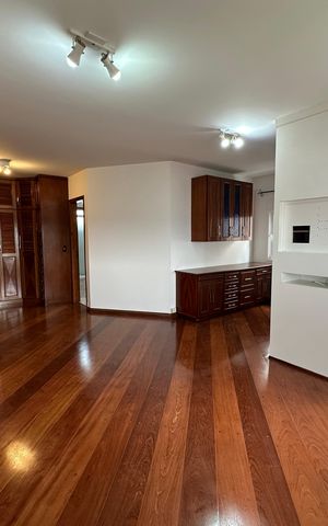 Casa de condomínio para alugar com 342m², 4 quartos e 4 vagas Casa de condomínio para alugar com 342m², 4 quartos e 4 vagasSuíte 2