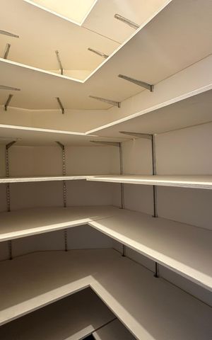 Casa de condomínio para alugar com 342m², 4 quartos e 4 vagas Casa de condomínio para alugar com 342m², 4 quartos e 4 vagasDespensa