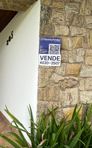 Casa de condomínio para alugar com 342m², 4 quartos e 4 vagas Casa de condomínio para alugar com 342m², 4 quartos e 4 vagasFachada
