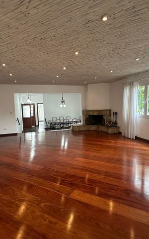 Casa de condomínio para alugar com 342m², 4 quartos e 4 vagas Casa de condomínio para alugar com 342m², 4 quartos e 4 vagasSala