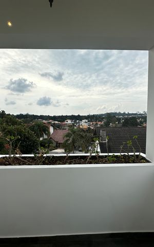 Casa de condomínio para alugar com 342m², 4 quartos e 4 vagas Casa de condomínio para alugar com 342m², 4 quartos e 4 vagasVaranda