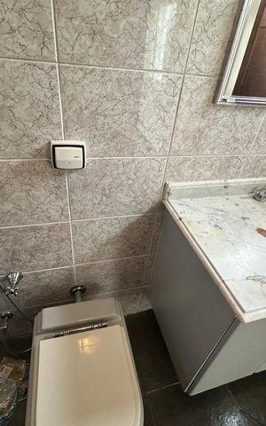 Casa de condomínio para alugar com 342m², 4 quartos e 4 vagas Casa de condomínio para alugar com 342m², 4 quartos e 4 vagasBanheiro da Suíte 1