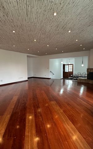 Casa de condomínio para alugar com 342m², 4 quartos e 4 vagas Casa de condomínio para alugar com 342m², 4 quartos e 4 vagasSala