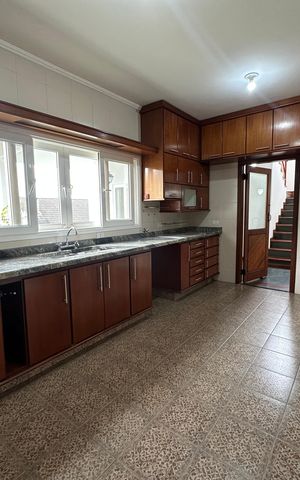 Casa de condomínio para alugar com 342m², 4 quartos e 4 vagas Casa de condomínio para alugar com 342m², 4 quartos e 4 vagasCozinha
