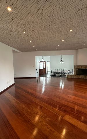 Casa de condomínio para alugar com 342m², 4 quartos e 4 vagas Casa de condomínio para alugar com 342m², 4 quartos e 4 vagasSala