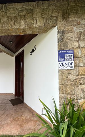 Casa de condomínio para alugar com 342m², 4 quartos e 4 vagas Casa de condomínio para alugar com 342m², 4 quartos e 4 vagasFachada