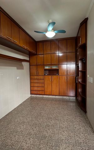 Casa de condomínio para alugar com 342m², 4 quartos e 4 vagas Casa de condomínio para alugar com 342m², 4 quartos e 4 vagasCozinha