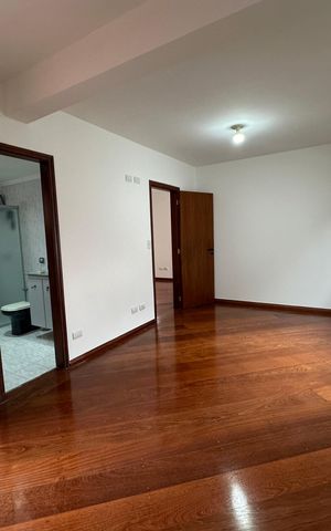 Casa de condomínio para alugar com 342m², 4 quartos e 4 vagas Casa de condomínio para alugar com 342m², 4 quartos e 4 vagasSuíte 3