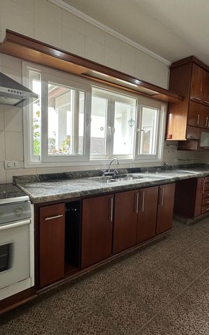 Casa de condomínio para alugar com 342m², 4 quartos e 4 vagas Casa de condomínio para alugar com 342m², 4 quartos e 4 vagasCozinha