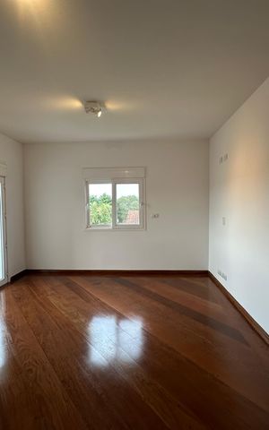 Casa de condomínio para alugar com 342m², 4 quartos e 4 vagas Casa de condomínio para alugar com 342m², 4 quartos e 4 vagasSuíte 4