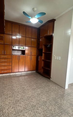 Casa de condomínio para alugar com 342m², 4 quartos e 4 vagas Casa de condomínio para alugar com 342m², 4 quartos e 4 vagasCozinha