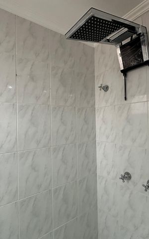 Casa de condomínio para alugar com 342m², 4 quartos e 4 vagas Casa de condomínio para alugar com 342m², 4 quartos e 4 vagasBanheiro da Suíte 3