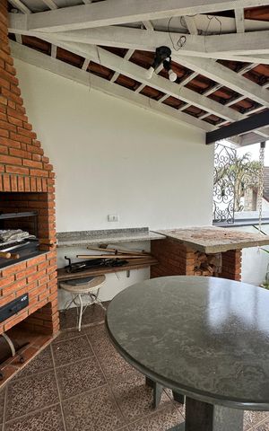 Casa de condomínio para alugar com 342m², 4 quartos e 4 vagas Casa de condomínio para alugar com 342m², 4 quartos e 4 vagasChurrasqueira