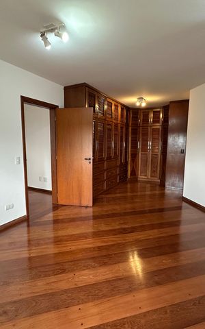 Casa de condomínio para alugar com 342m², 4 quartos e 4 vagas Casa de condomínio para alugar com 342m², 4 quartos e 4 vagasSuíte 2