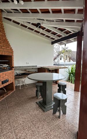 Casa de condomínio para alugar com 342m², 4 quartos e 4 vagas Casa de condomínio para alugar com 342m², 4 quartos e 4 vagasChurrasqueira