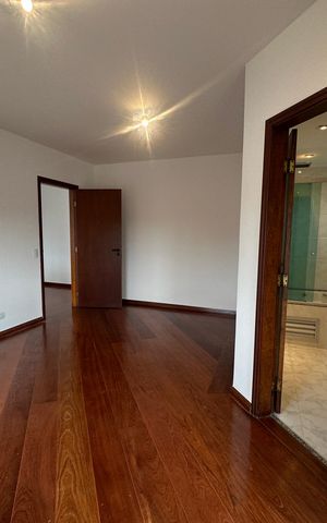 Casa de condomínio para alugar com 342m², 4 quartos e 4 vagas Casa de condomínio para alugar com 342m², 4 quartos e 4 vagasSuíte 4
