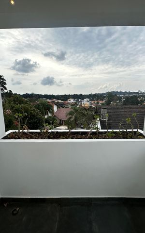 Casa de condomínio para alugar com 342m², 4 quartos e 4 vagas Casa de condomínio para alugar com 342m², 4 quartos e 4 vagasVaranda
