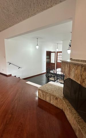 Casa de condomínio para alugar com 342m², 4 quartos e 4 vagas Casa de condomínio para alugar com 342m², 4 quartos e 4 vagasSala