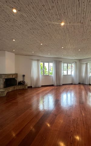Casa de condomínio para alugar com 342m², 4 quartos e 4 vagas Casa de condomínio para alugar com 342m², 4 quartos e 4 vagasSala