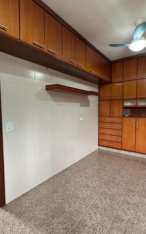 Casa de condomínio para alugar com 342m², 4 quartos e 4 vagas Casa de condomínio para alugar com 342m², 4 quartos e 4 vagasCozinha