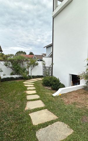 Casa de condomínio para alugar com 342m², 4 quartos e 4 vagas Casa de condomínio para alugar com 342m², 4 quartos e 4 vagasQuintal