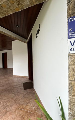Casa de condomínio para alugar com 342m², 4 quartos e 4 vagas Casa de condomínio para alugar com 342m², 4 quartos e 4 vagasFachada