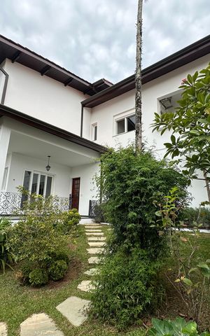 Casa de condomínio para alugar com 342m², 4 quartos e 4 vagas Casa de condomínio para alugar com 342m², 4 quartos e 4 vagasQuintal