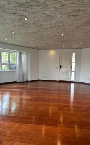 Casa de condomínio para alugar com 342m², 4 quartos e 4 vagas Casa de condomínio para alugar com 342m², 4 quartos e 4 vagasSala