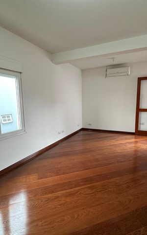 Casa de condomínio para alugar com 342m², 4 quartos e 4 vagas Casa de condomínio para alugar com 342m², 4 quartos e 4 vagasSuíte 3