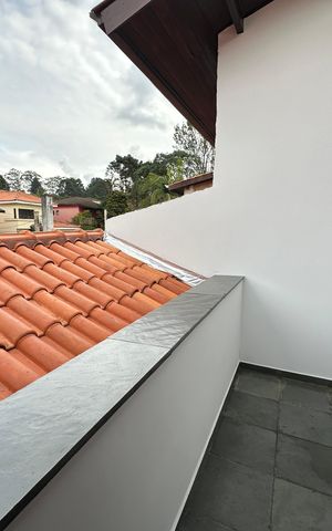 Casa de condomínio para alugar com 342m², 4 quartos e 4 vagas Casa de condomínio para alugar com 342m², 4 quartos e 4 vagasVaranda