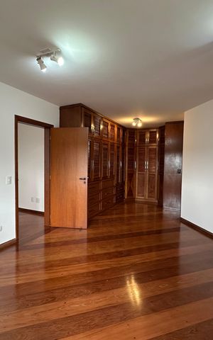 Casa de condomínio para alugar com 342m², 4 quartos e 4 vagas Casa de condomínio para alugar com 342m², 4 quartos e 4 vagasSuíte 2