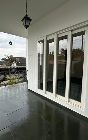 Casa de condomínio para alugar com 342m², 4 quartos e 4 vagas Casa de condomínio para alugar com 342m², 4 quartos e 4 vagasVaranda da Sala