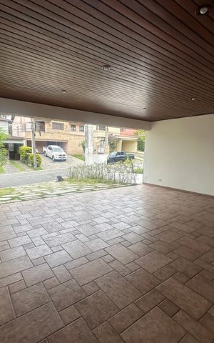 Casa de condomínio para alugar com 342m², 4 quartos e 4 vagas Casa de condomínio para alugar com 342m², 4 quartos e 4 vagasGaragem