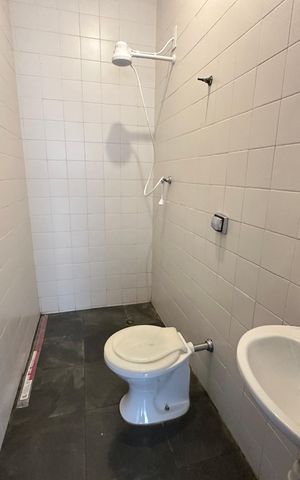 Casa de condomínio para alugar com 342m², 4 quartos e 4 vagas Casa de condomínio para alugar com 342m², 4 quartos e 4 vagasBanheiro de serviço