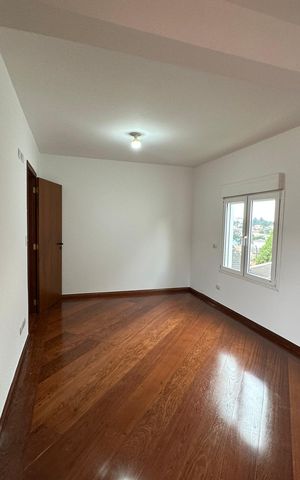 Casa de condomínio para alugar com 342m², 4 quartos e 4 vagas Casa de condomínio para alugar com 342m², 4 quartos e 4 vagasSuíte 3