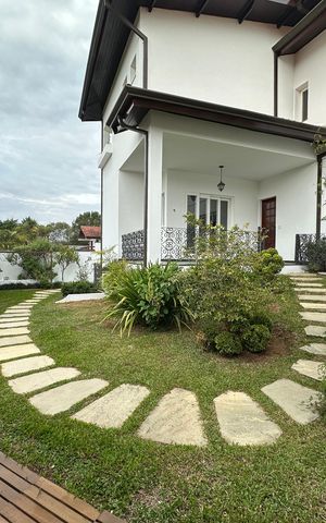 Casa de condomínio para alugar com 342m², 4 quartos e 4 vagas Casa de condomínio para alugar com 342m², 4 quartos e 4 vagasQuintal