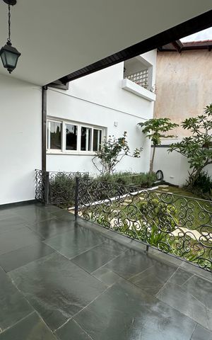Casa de condomínio para alugar com 342m², 4 quartos e 4 vagas Casa de condomínio para alugar com 342m², 4 quartos e 4 vagasVaranda da Sala