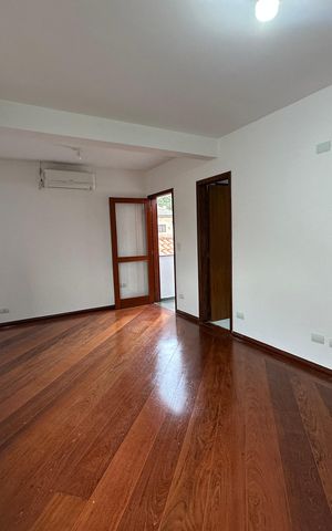Casa de condomínio para alugar com 342m², 4 quartos e 4 vagas Casa de condomínio para alugar com 342m², 4 quartos e 4 vagasSuíte 3
